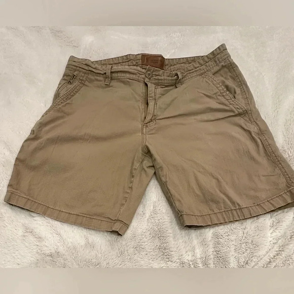 Clearwater Outfitters Khaki Shorts 36 waist - Picture 1 of 4